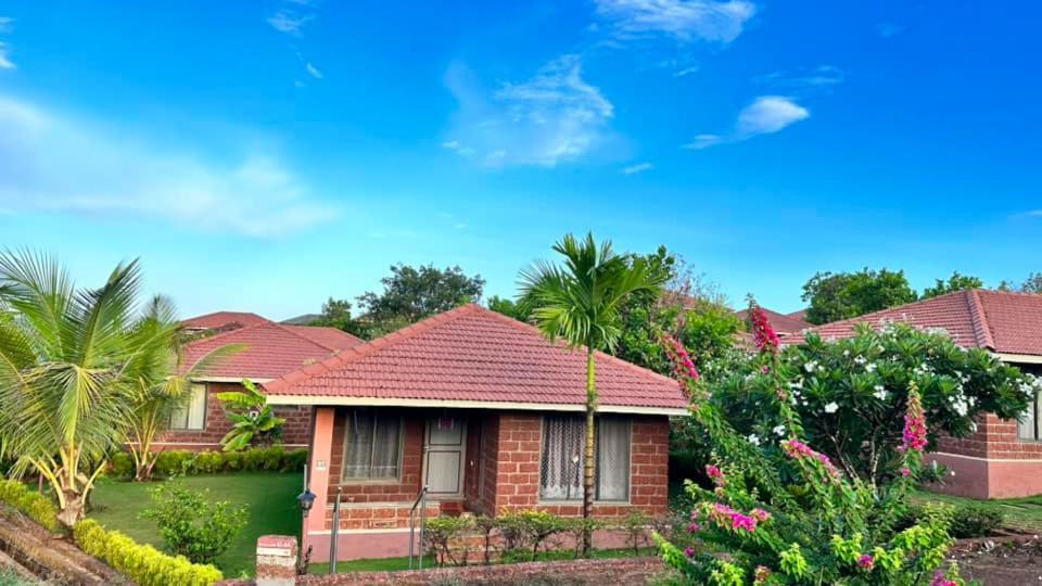 Regenta Resort Mango Village Guhagar Kudān 外观 照片